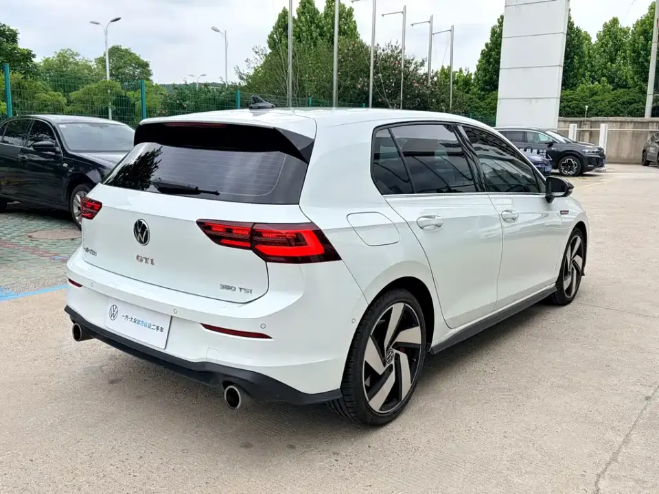 Volkswagen Golf GTI
