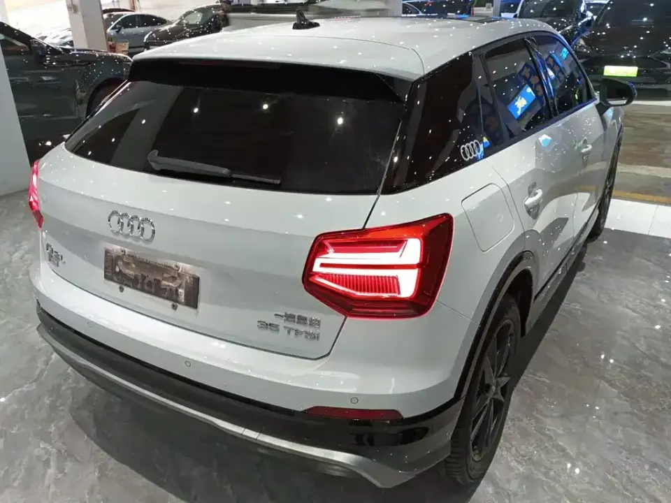 Audi Q2L