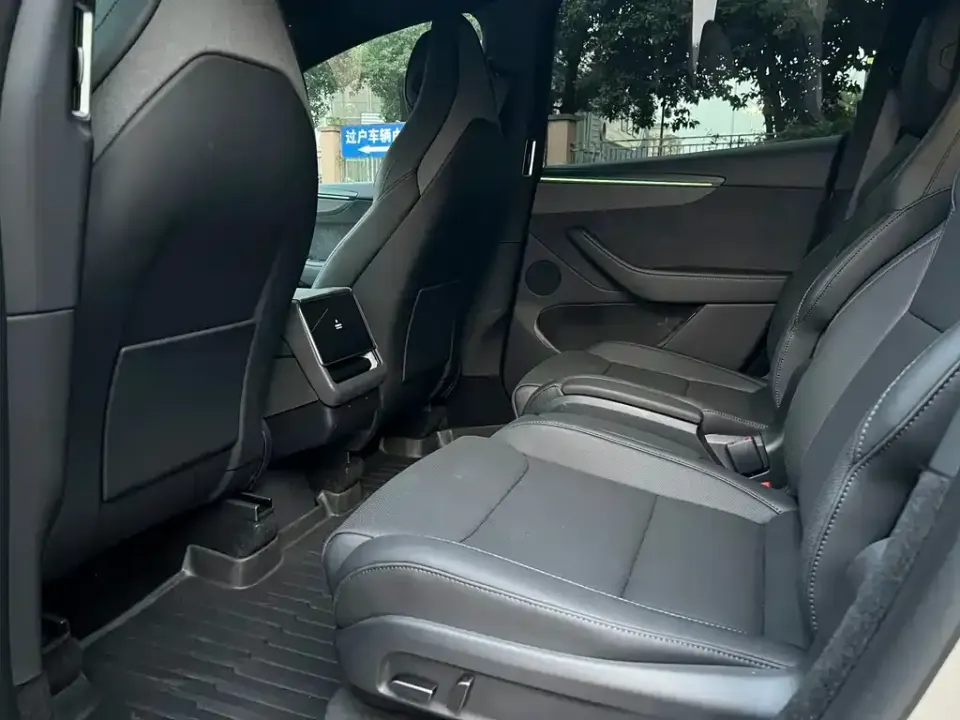 Tesla Model Y L