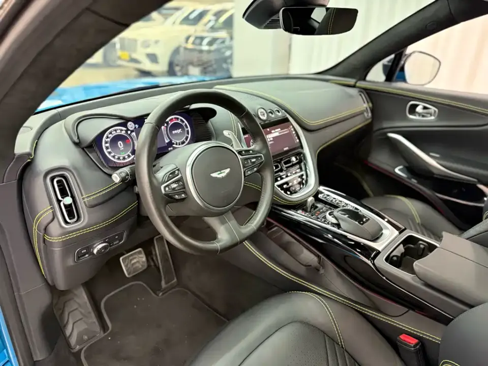 Aston Martin DBX