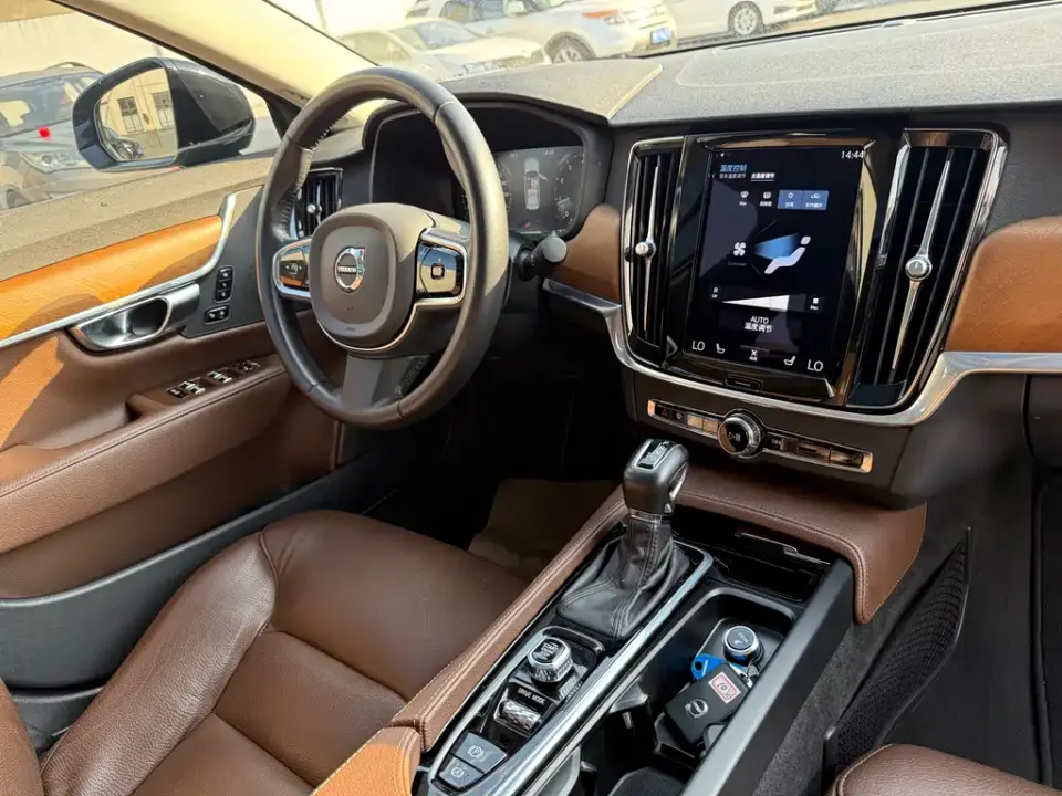 Volvo S90