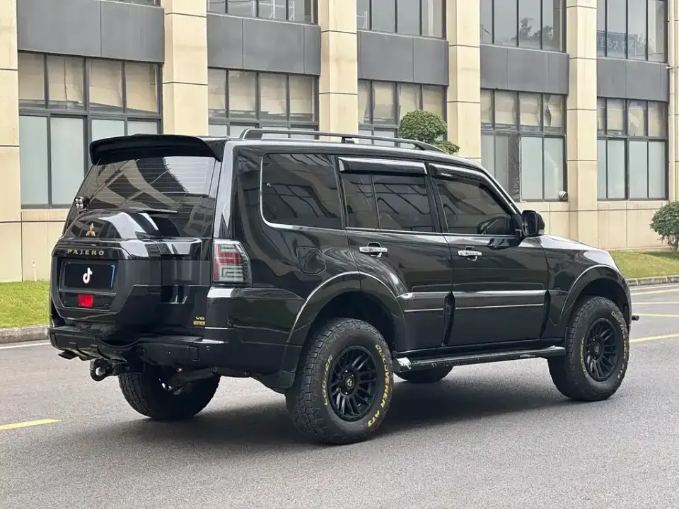 Mitsubishi Pajero (Import)
