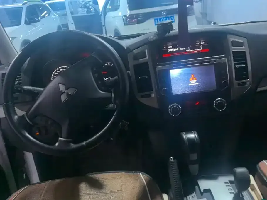 Mitsubishi Pajero (Import)