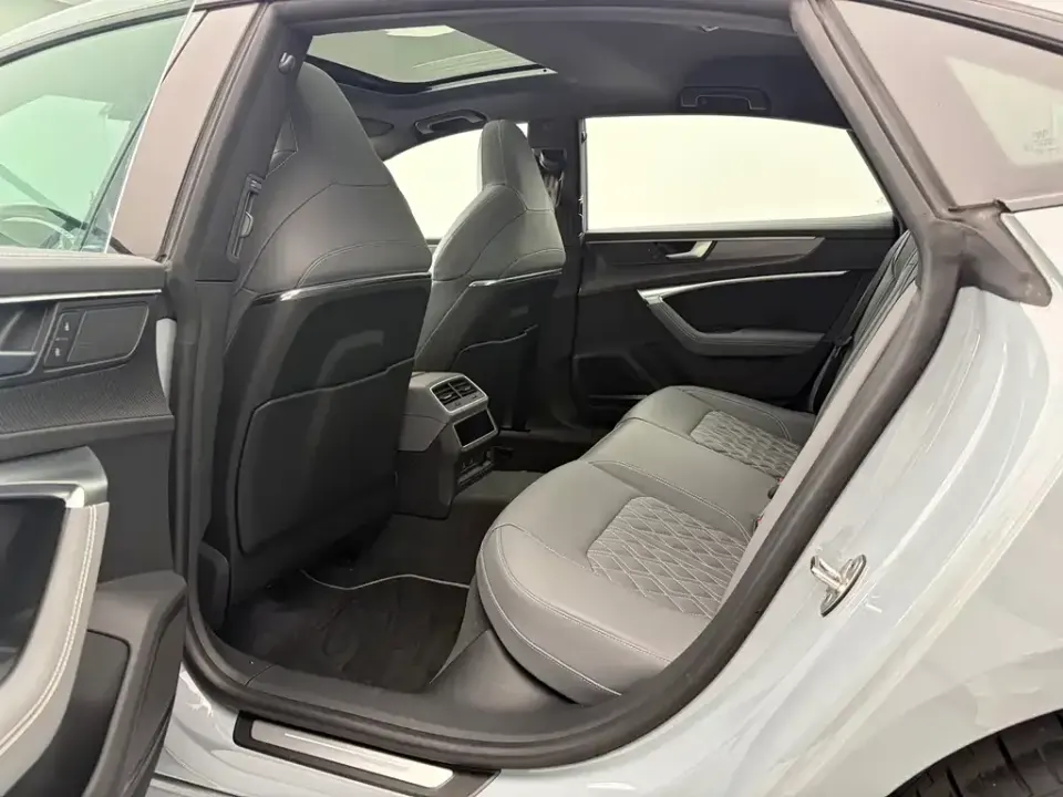 Audi A7L