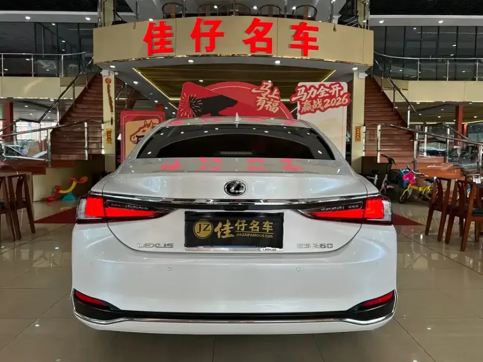 Lexus ES