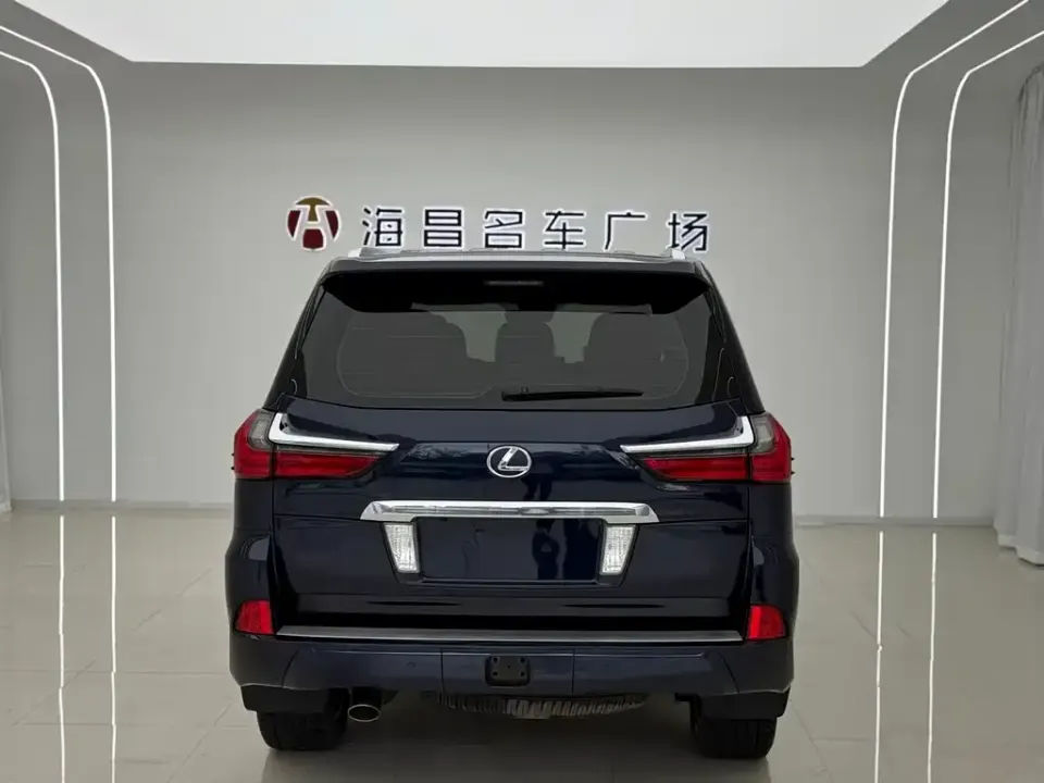 Lexus LX