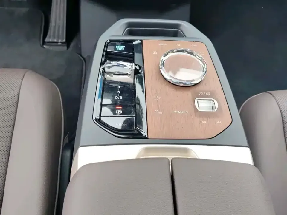 BMW iX