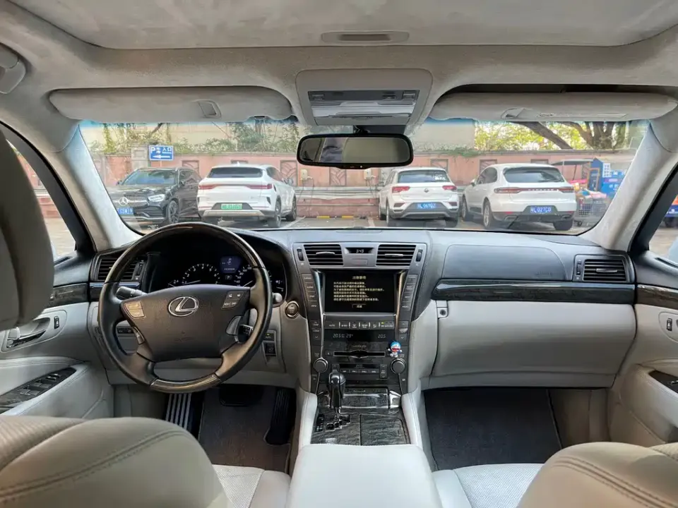 Lexus LS
