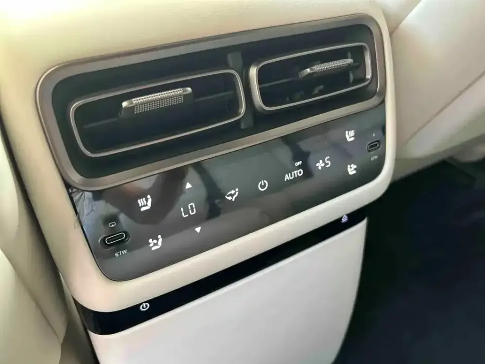 Li Li i6