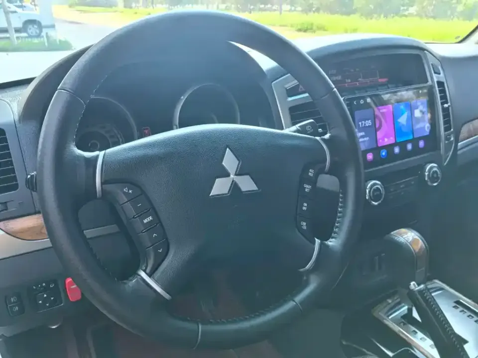 Mitsubishi Pajero (Import)