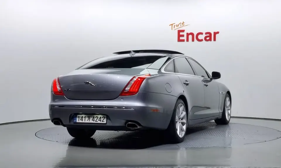 Jaguar XJ