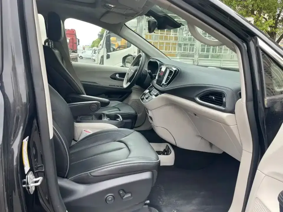 Chrysler Grand Voyager PHEV (Import)