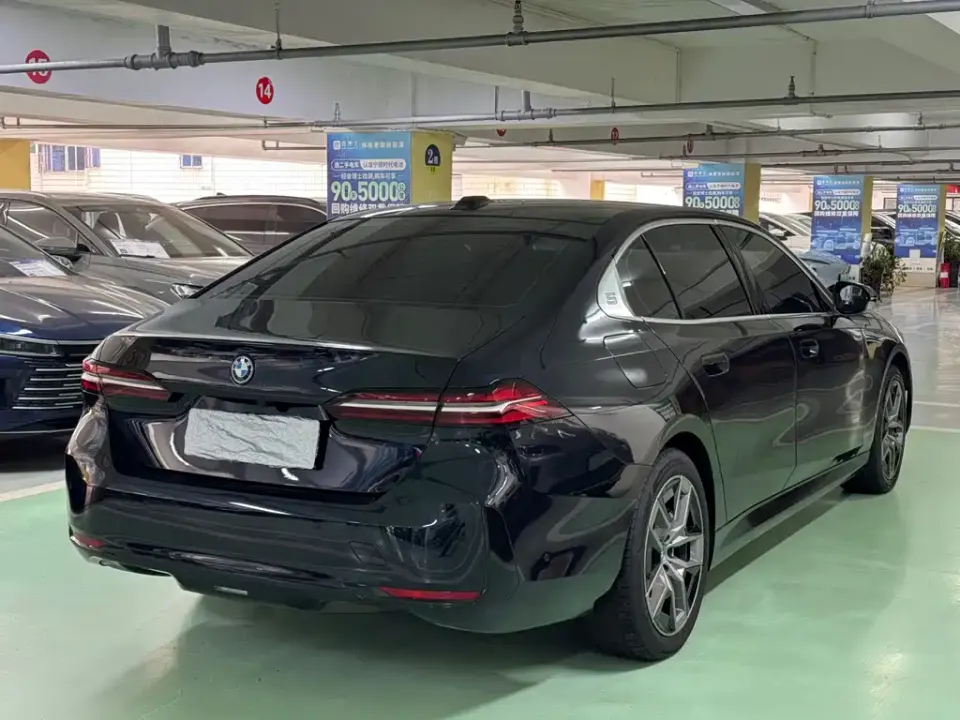 BMW i5