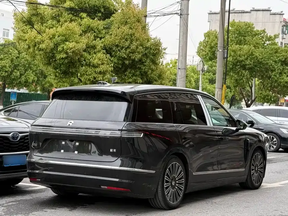 Nio ES8