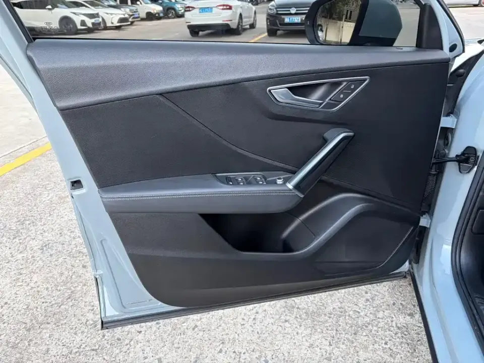 Audi Q2L
