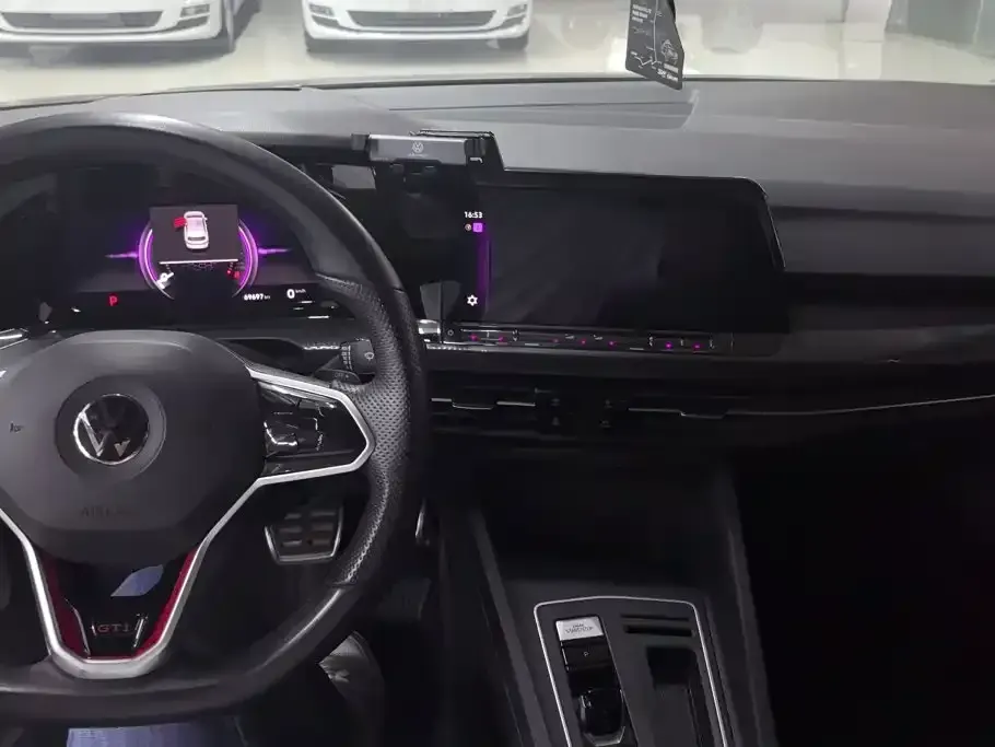 Volkswagen Golf GTI
