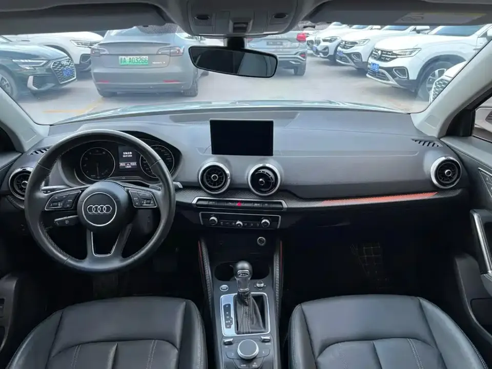 Audi Q2L