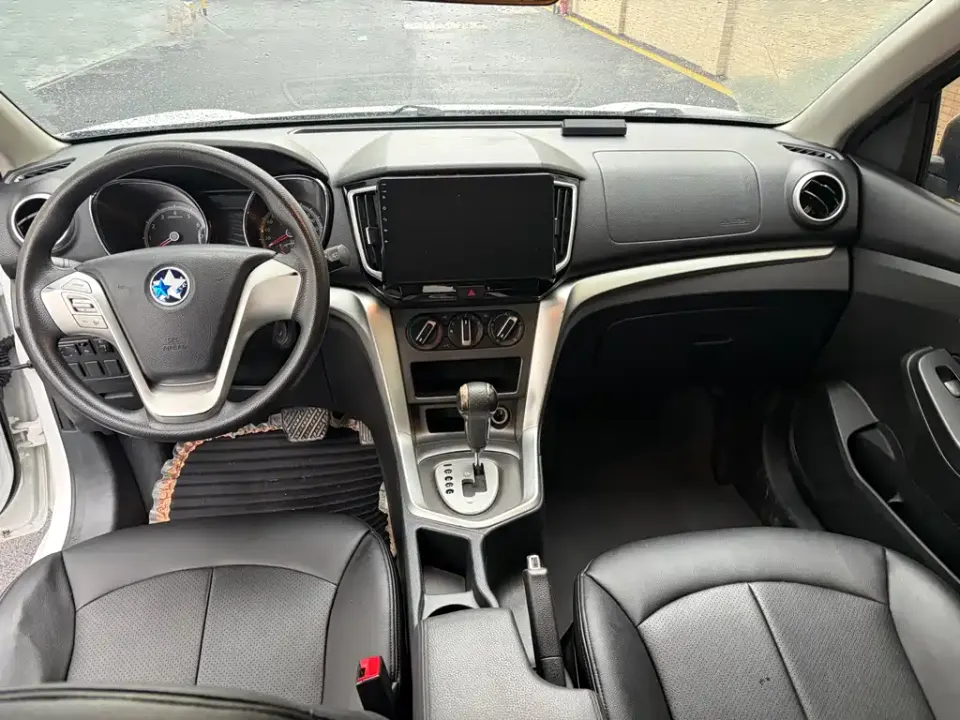 Venucia T70