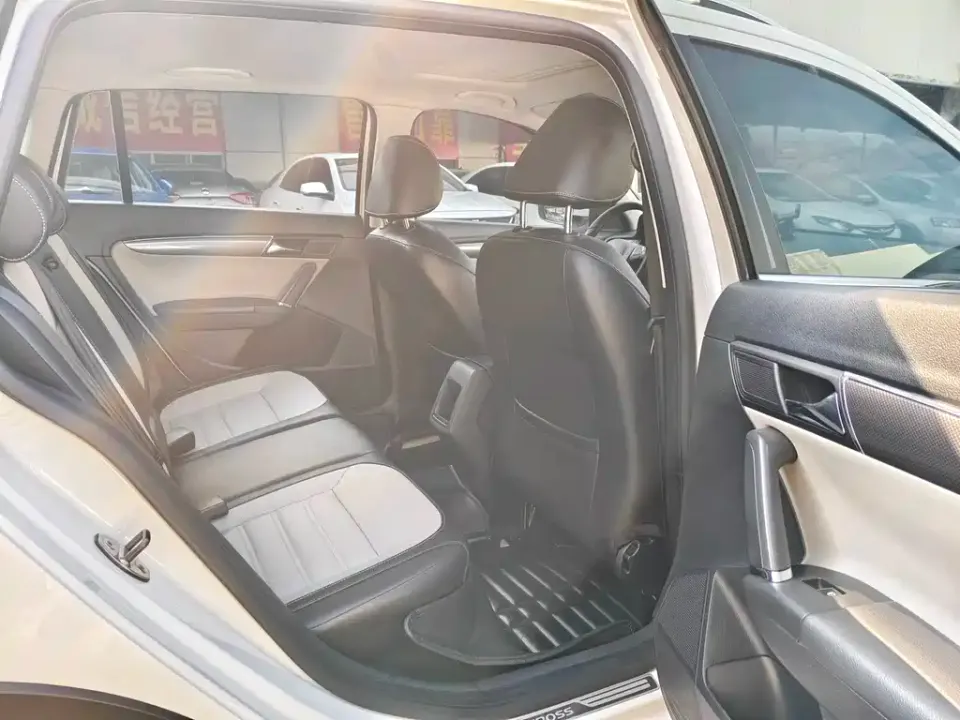 Volkswagen Cross Lavida