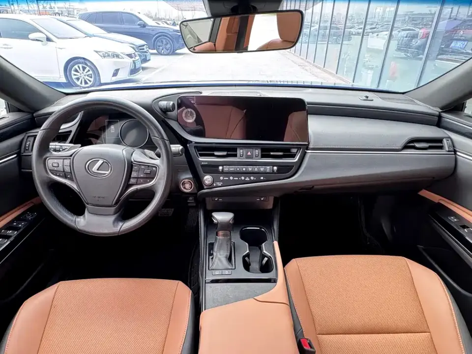 Lexus ES