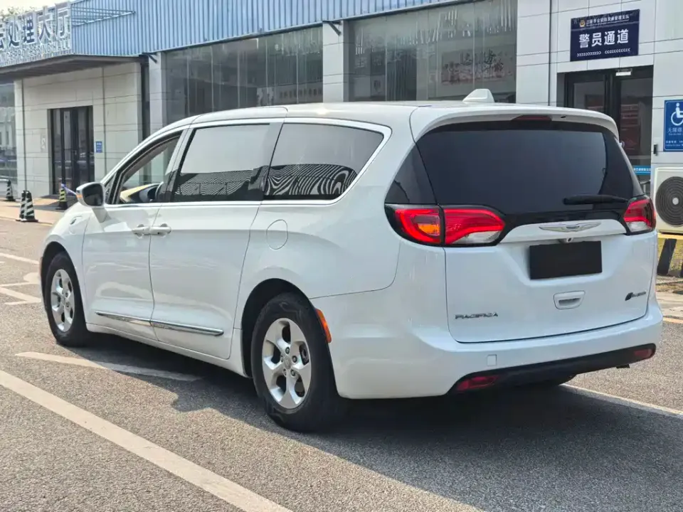 Chrysler Grand Voyager PHEV (Import)