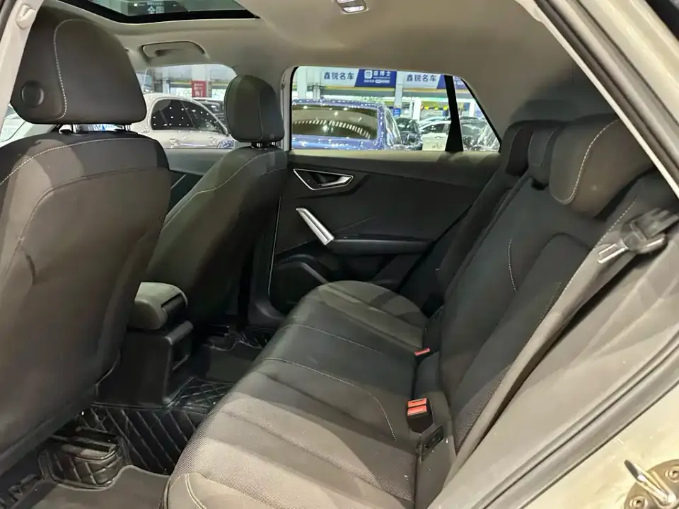 Audi Q2L
