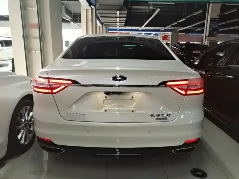 Ford Taurus