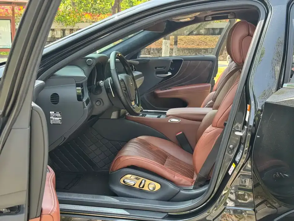 Lexus LS