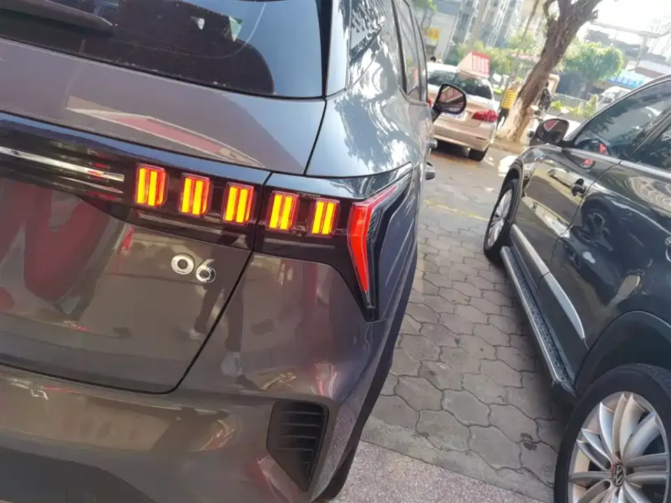 Lynk & Co 06