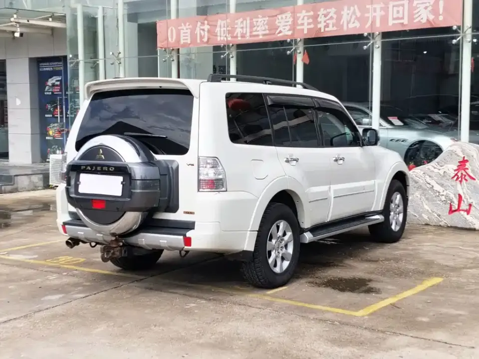 Mitsubishi Pajero (Import)