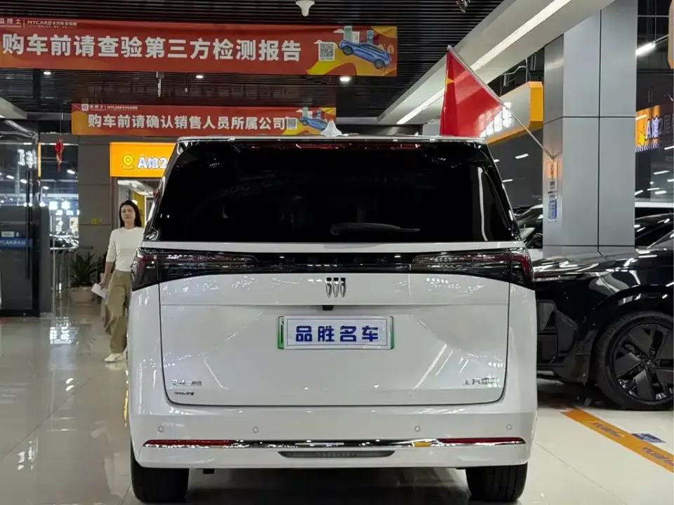 Buick GL8 Hybrid