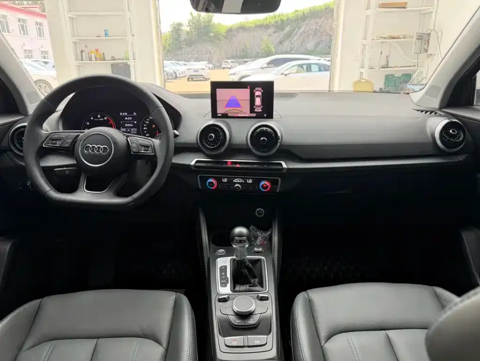 Audi Q2L