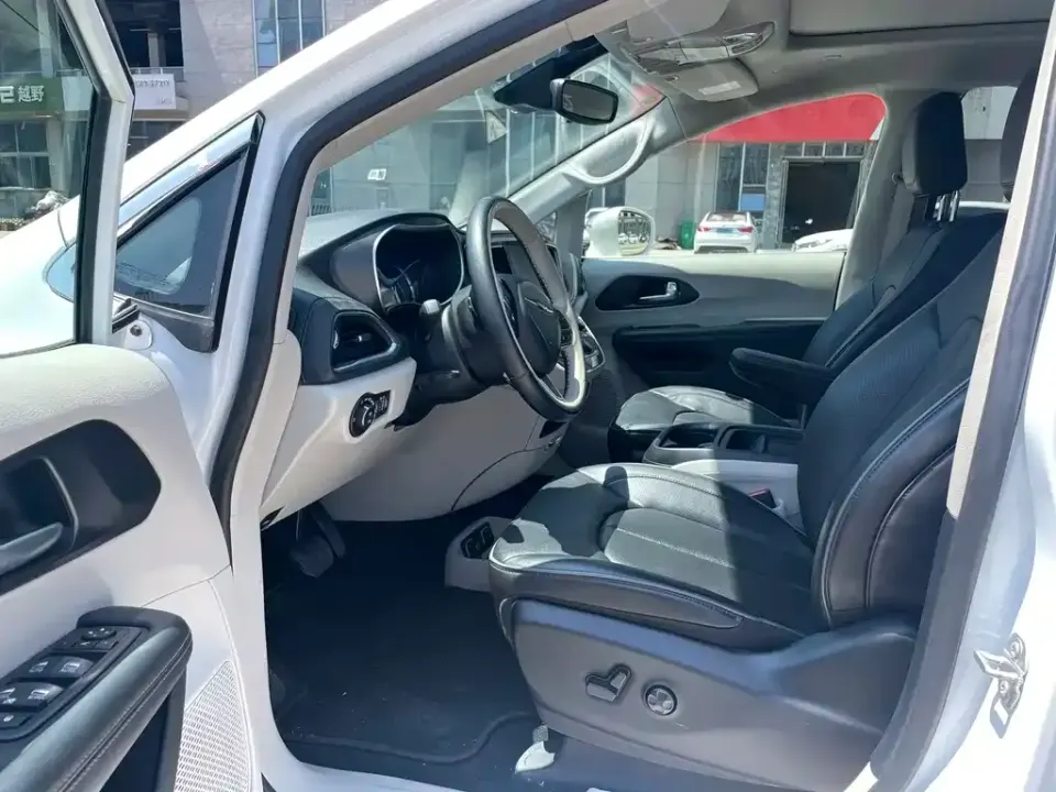 Chrysler Grand Voyager PHEV (Import)