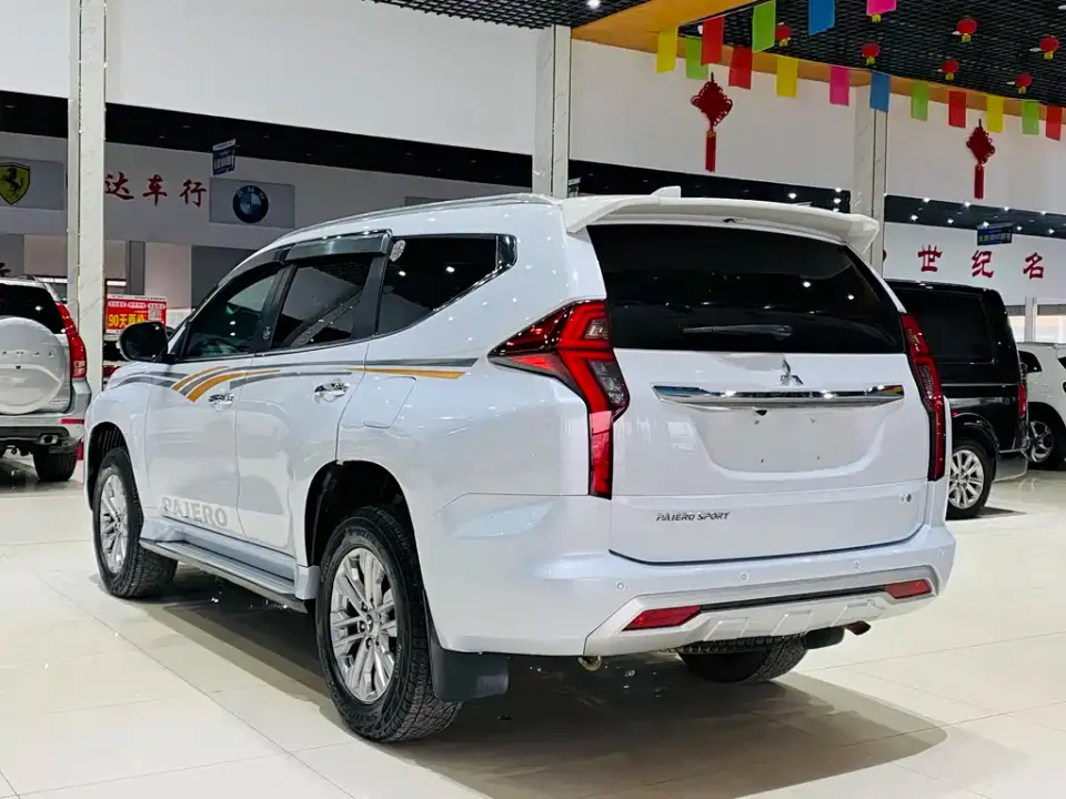 Mitsubishi Pajero Sport (Import)