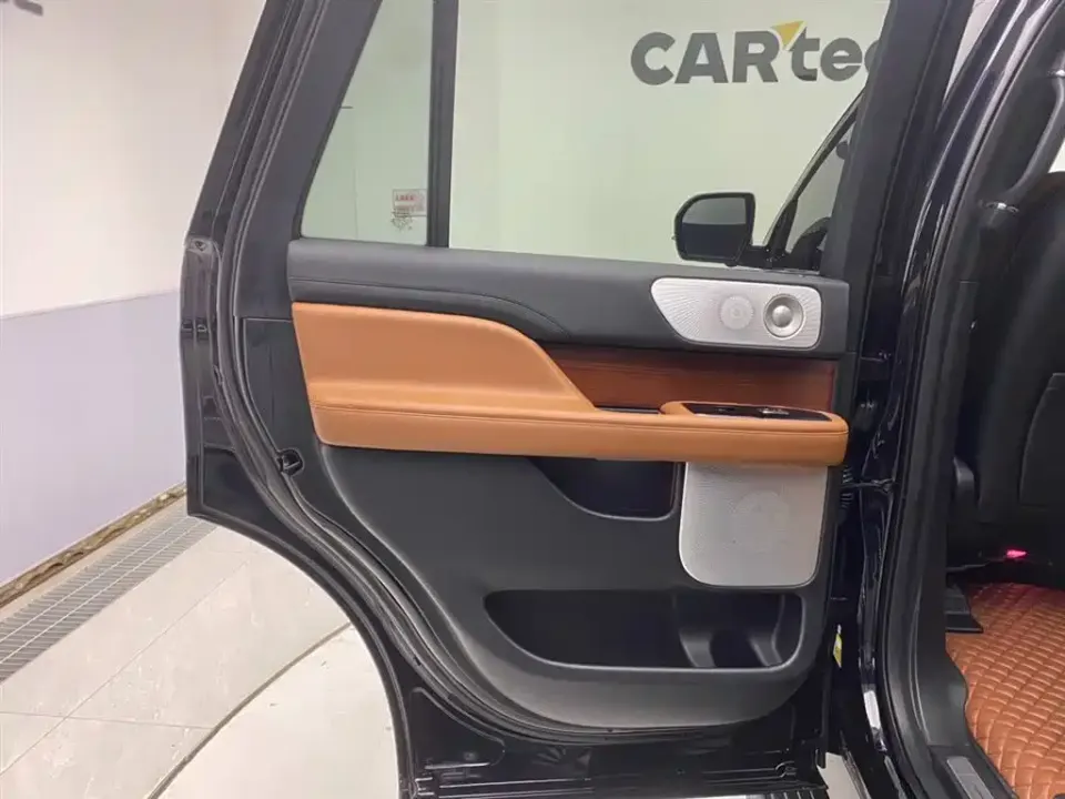 Lincoln Navigator