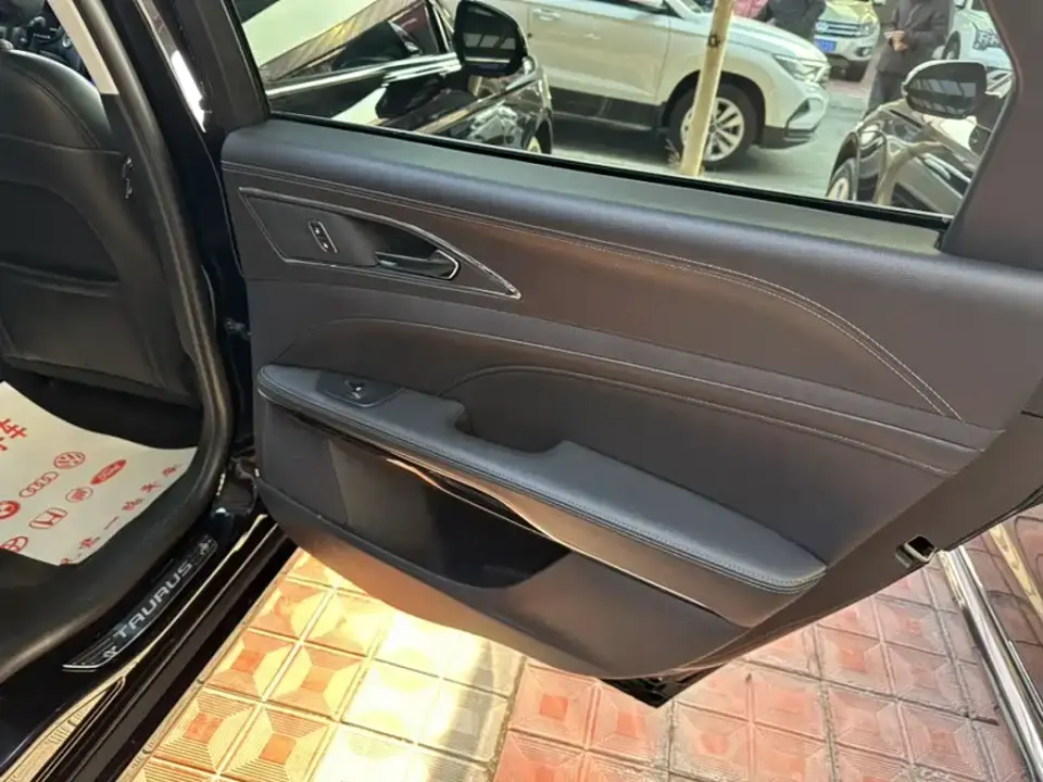Ford Taurus