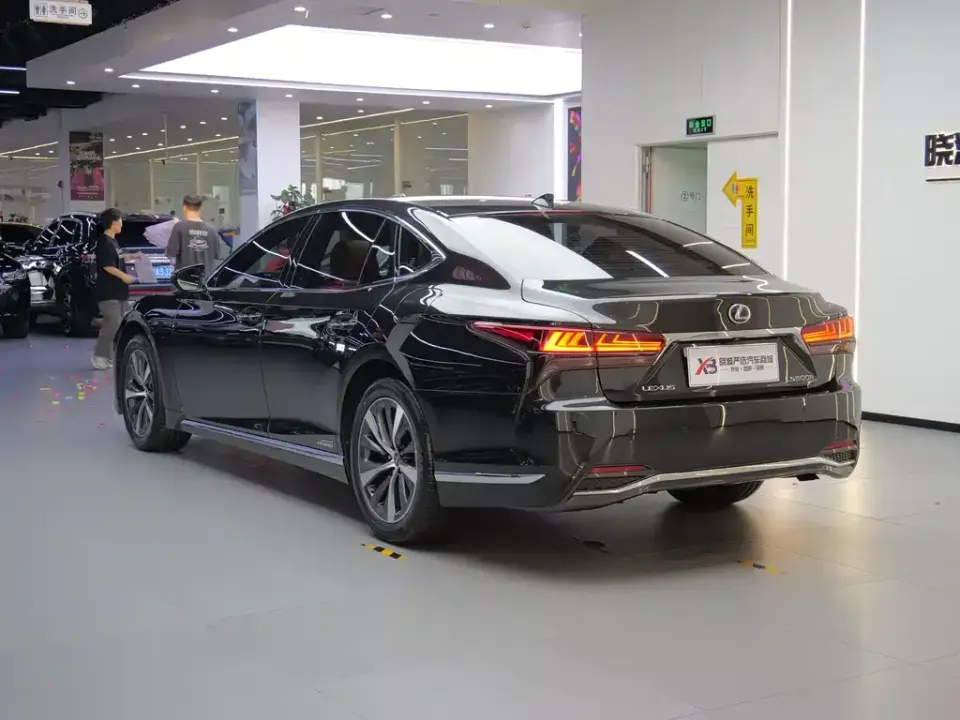 Lexus LS