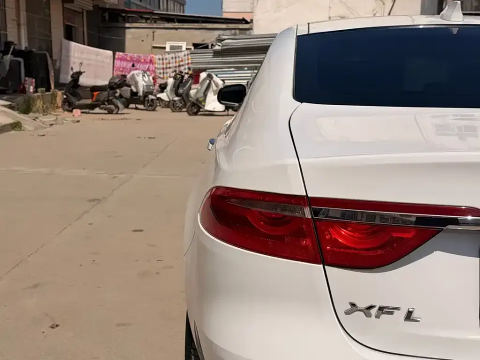 Jaguar XFL