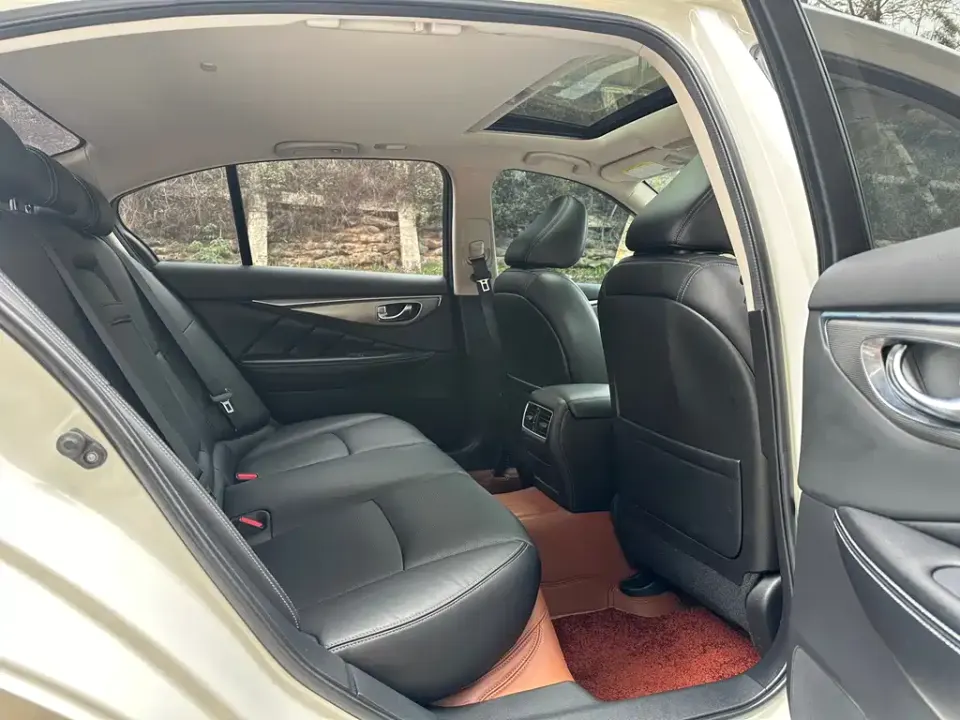 Infiniti Q50L