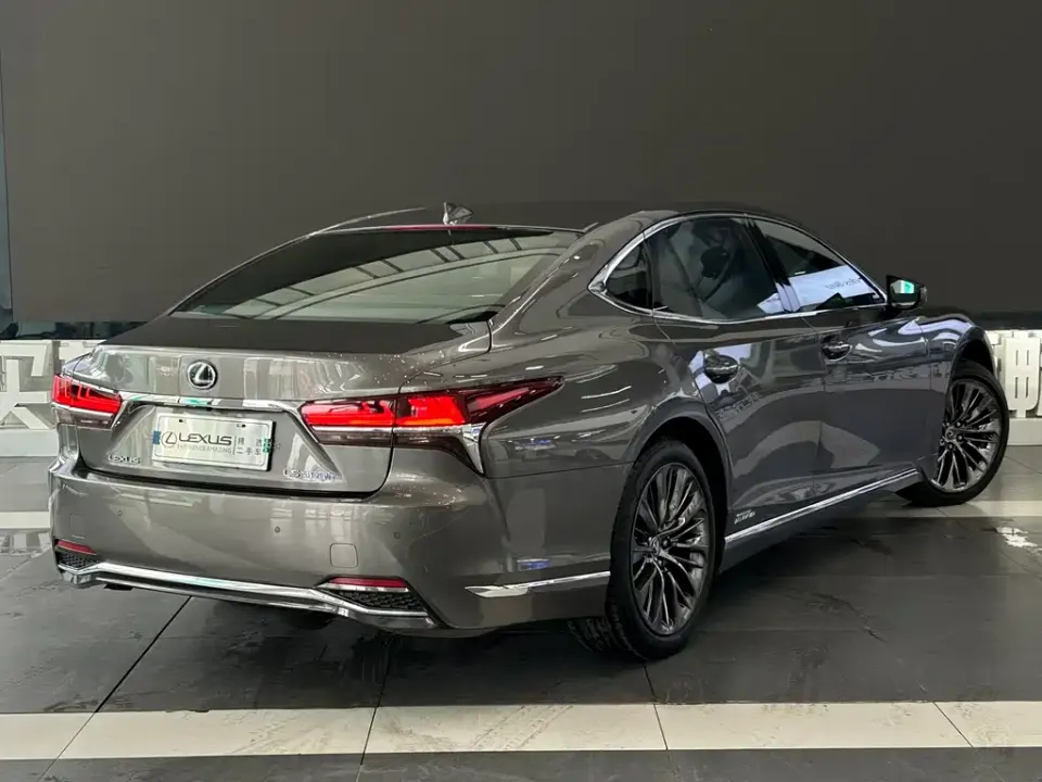 Lexus LS