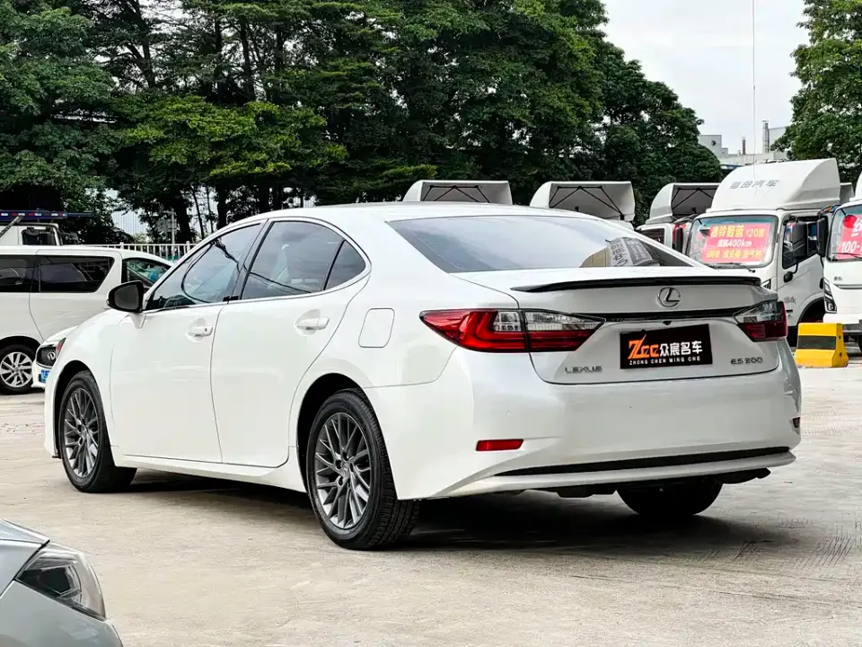 Lexus ES