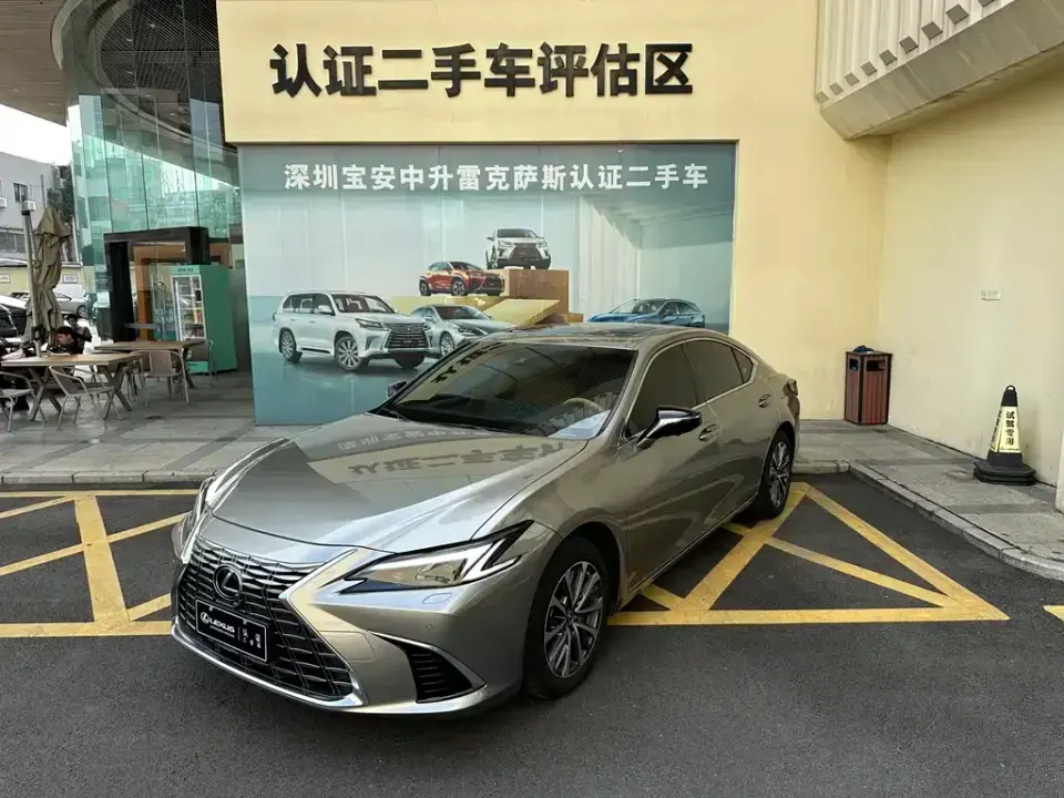 Lexus ES