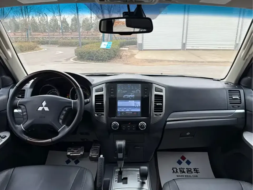 Mitsubishi Pajero (Import)