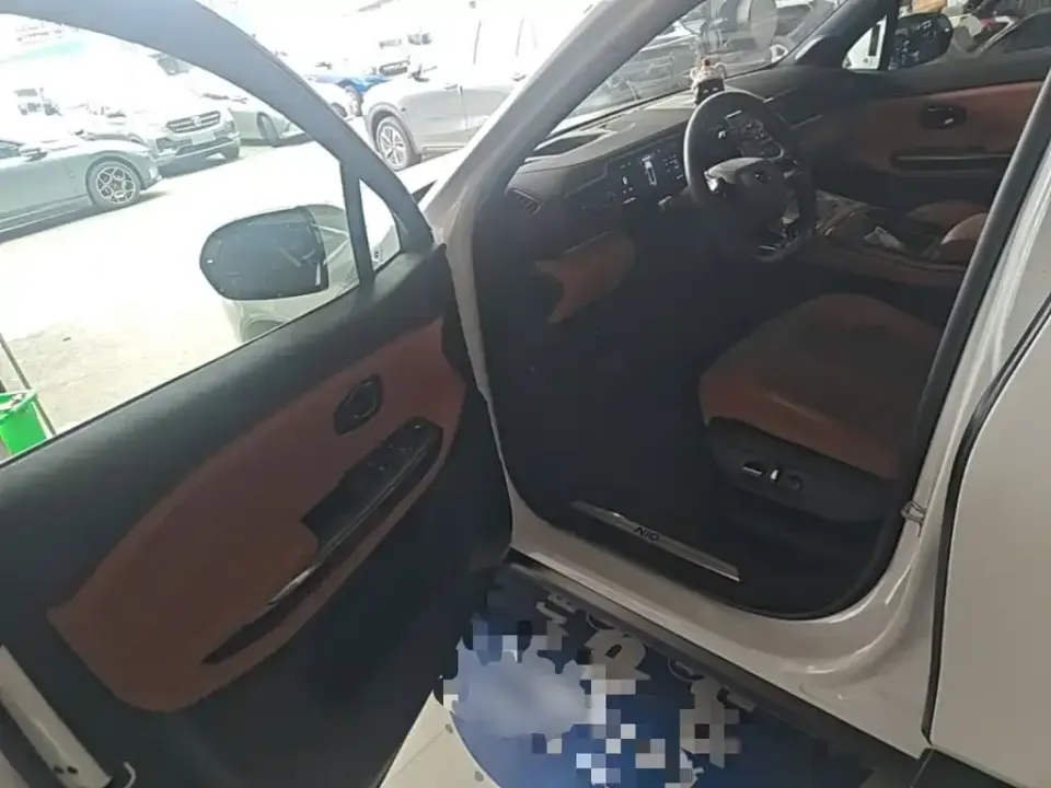 Nio EC6