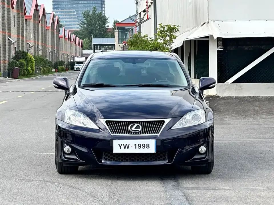 Lexus IS