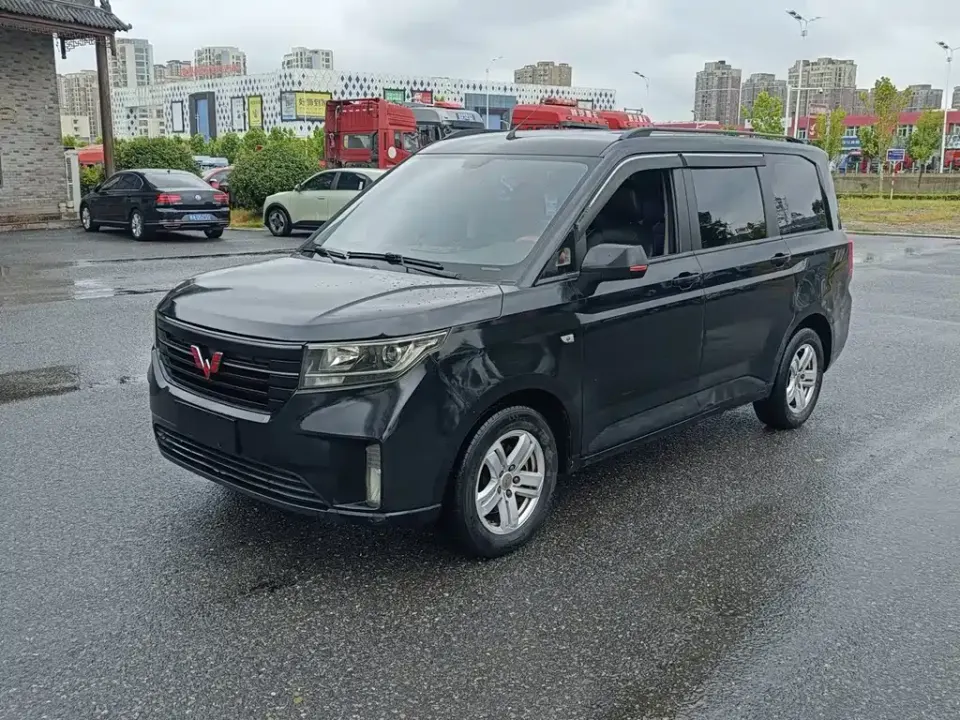 Wuling Hongguang Plus