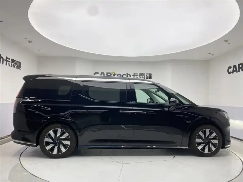 Volvo EM90
