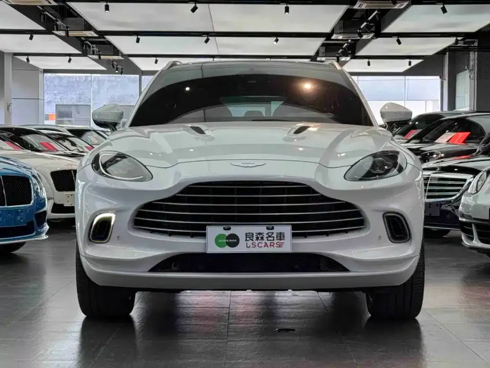 Aston Martin DBX