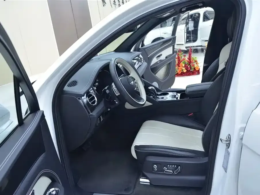 Bentley Bentayga PHEV