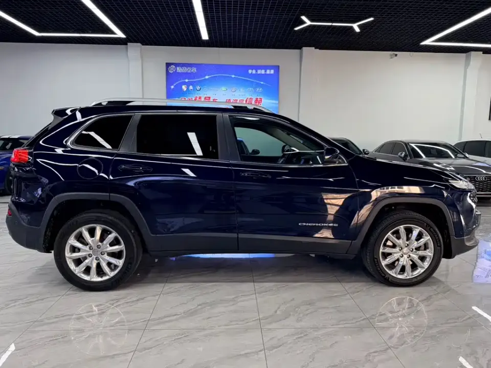 Jeep Cherokee (Import)